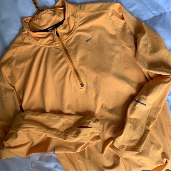 SOLD - NIKE RUNNING DRI-FIT ZIP TRAINING TOP - Picture 3 of 7